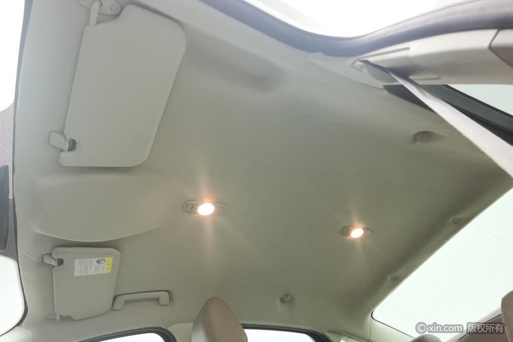 Ford Focus 2012 Sedan 1.6L Manual Comfort – фото 21