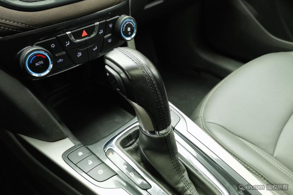Chevrolet Malibu 2017 1.5T Automatic Luxury – фото 16