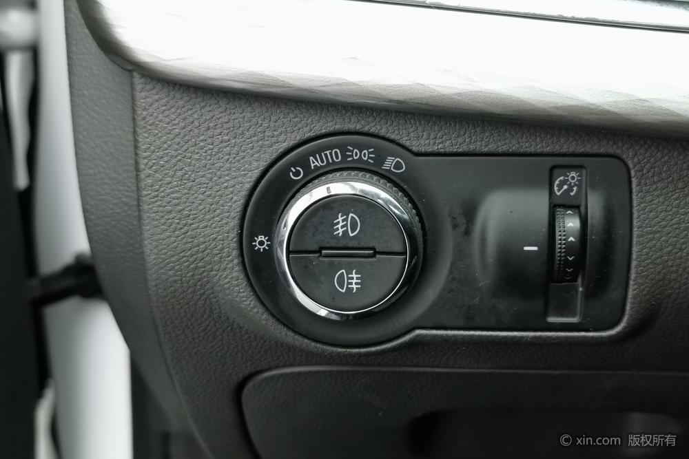 Chevrolet Malibu 2017 1.5T Automatic Luxury – фото 17