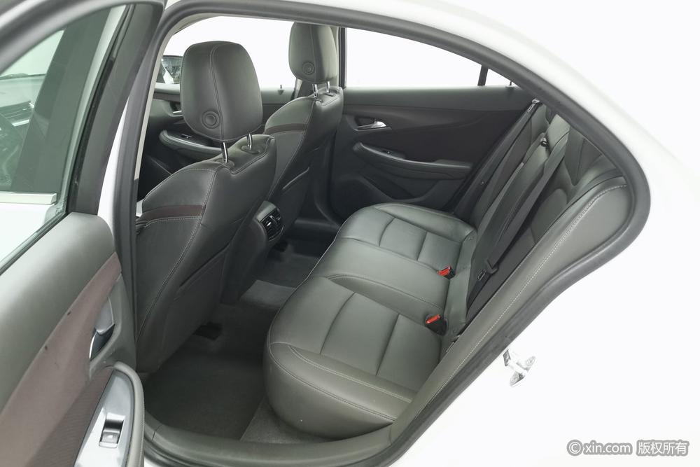Chevrolet Malibu 2017 1.5T Automatic Luxury – фото 20