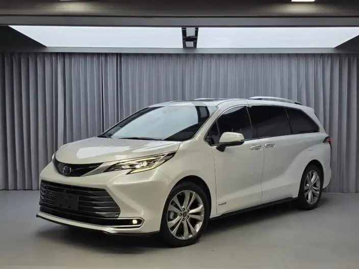 Toyota Sienna 2023 Model Hybrid 2.5L Premium Edition – фото 1