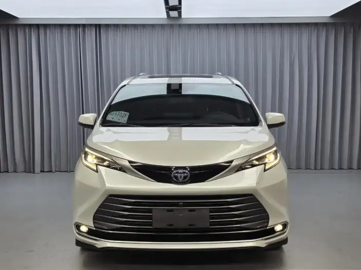 Toyota Sienna 2023 Model Hybrid 2.5L Premium Edition – фото 2