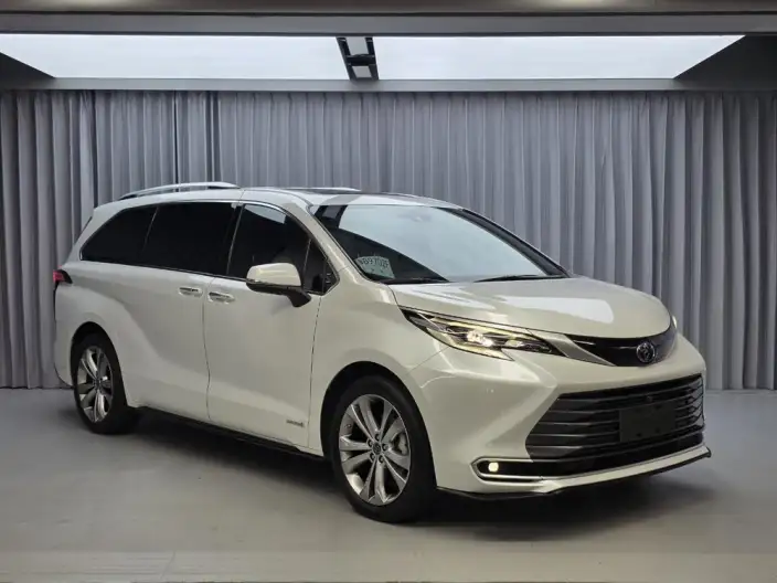 Toyota Sienna 2023 Model Hybrid 2.5L Premium Edition – фото 3