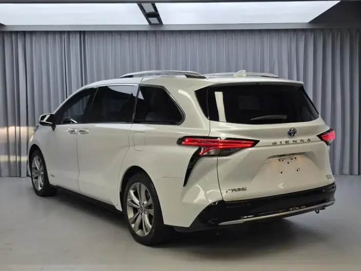 Toyota Sienna 2023 Model Hybrid 2.5L Premium Edition – фото 4