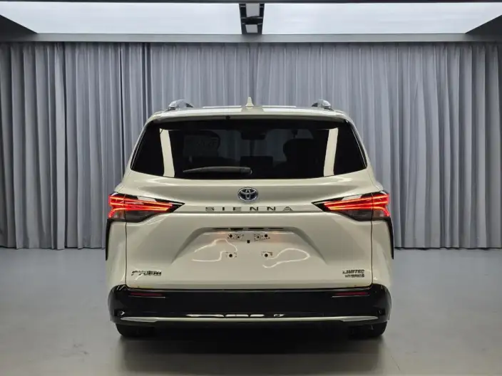 Toyota Sienna 2023 Model Hybrid 2.5L Premium Edition – фото 5
