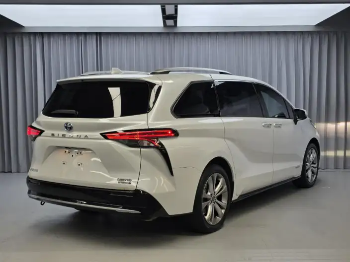 Toyota Sienna 2023 Model Hybrid 2.5L Premium Edition – фото 6