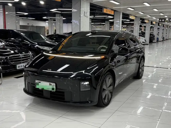 Li Auto i6 2025 Model 4WD Standard Edition – фото 1