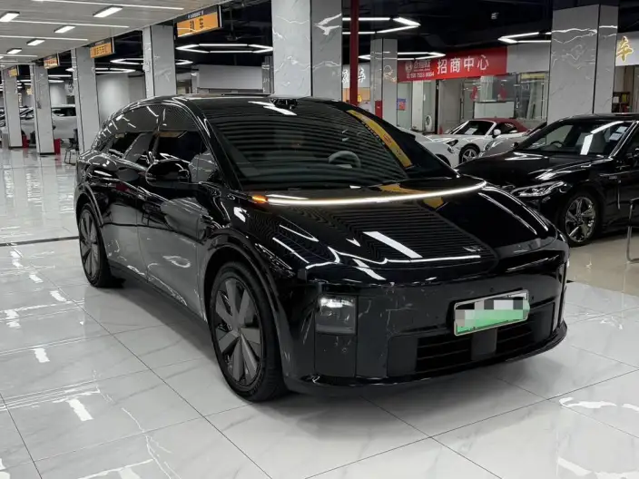 Li Auto i6 2025 Model 4WD Standard Edition – фото 3