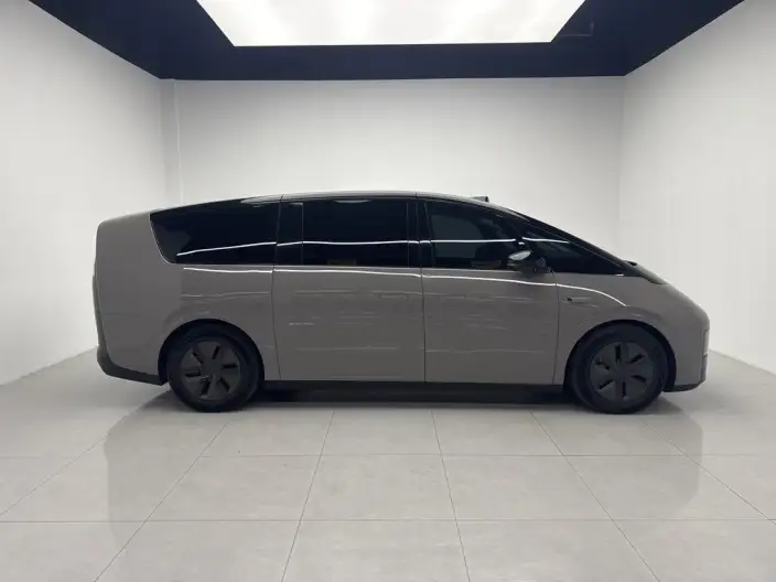 Li Auto MEGA 2024 Model Ultra Edition – фото 8