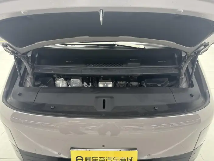 Li Auto MEGA 2024 Model Ultra Edition – фото 10