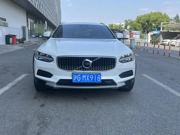Volvo V90 2023 Model Cross Country B5 AWD Zhiyuan Edition