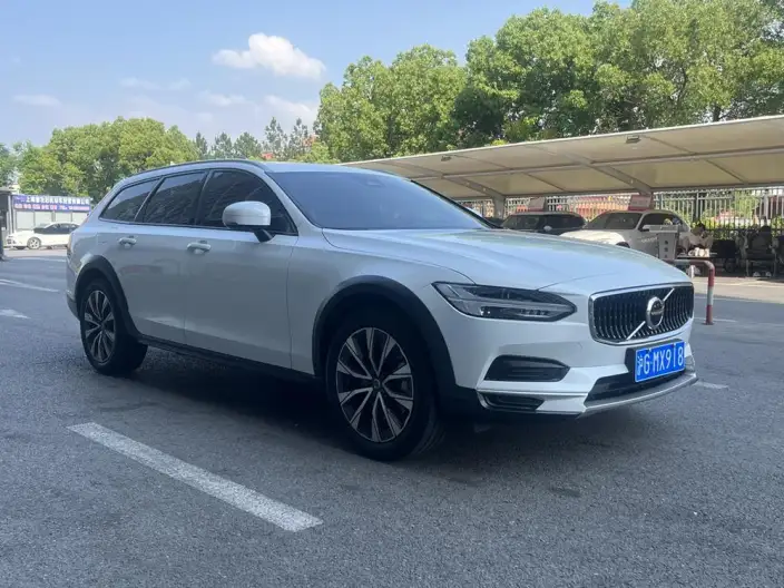 Volvo V90 2023 Model Cross Country B5 AWD Zhiyuan Edition
