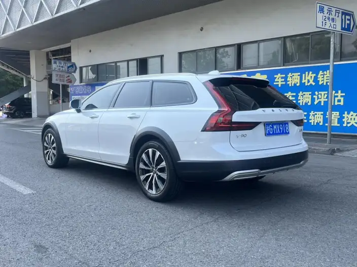 Volvo V90 2023 Model Cross Country B5 AWD Zhiyuan Edition