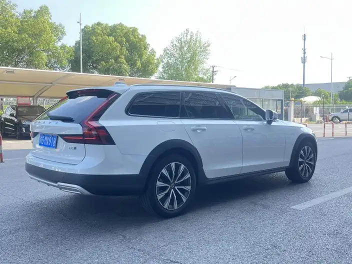 Volvo V90 2023 Model Cross Country B5 AWD Zhiyuan Edition – фото 5