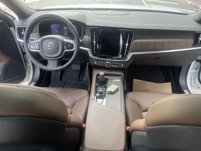 Volvo V90 2023 Model Cross Country B5 AWD Zhiyuan Edition – фото 7