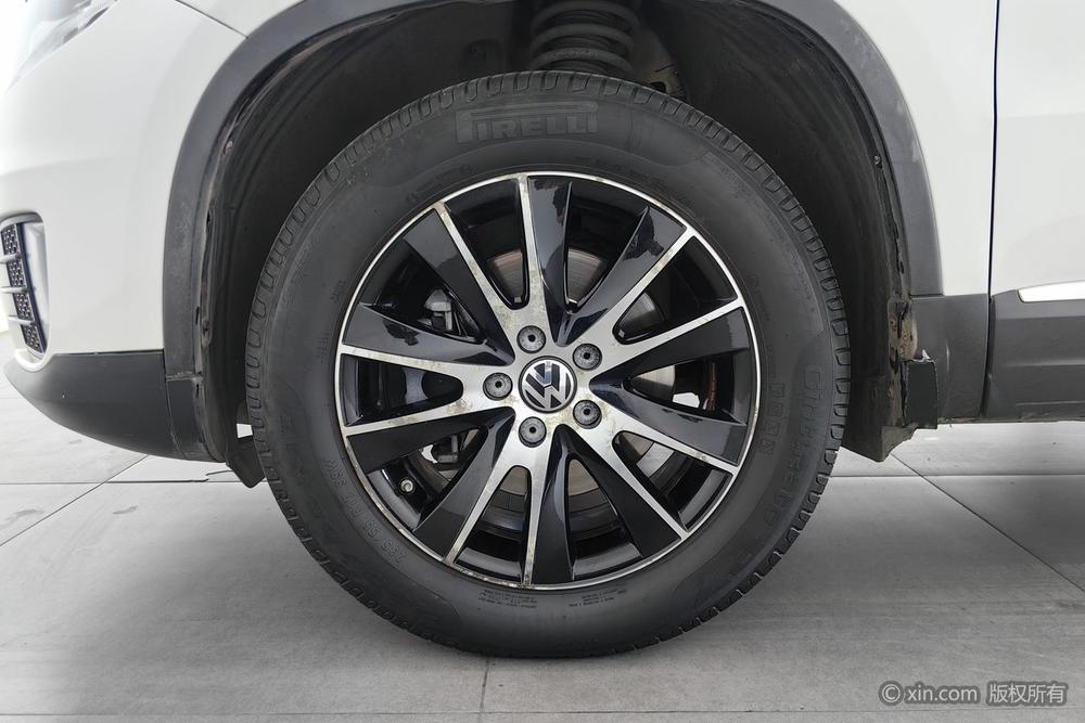 Volkswagen Tiguan 2013 1.8TSI Automatic 4WD Luxury – фото 9
