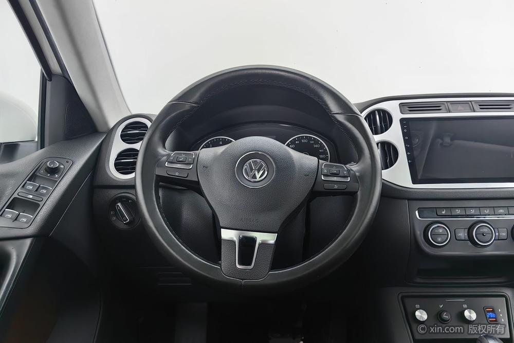 Volkswagen Tiguan 2013 1.8TSI Automatic 4WD Luxury – фото 13