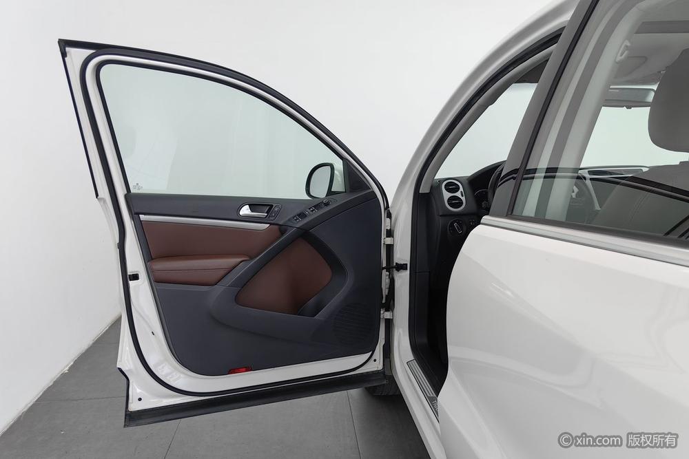 Volkswagen Tiguan 2013 1.8TSI Automatic 4WD Luxury – фото 20