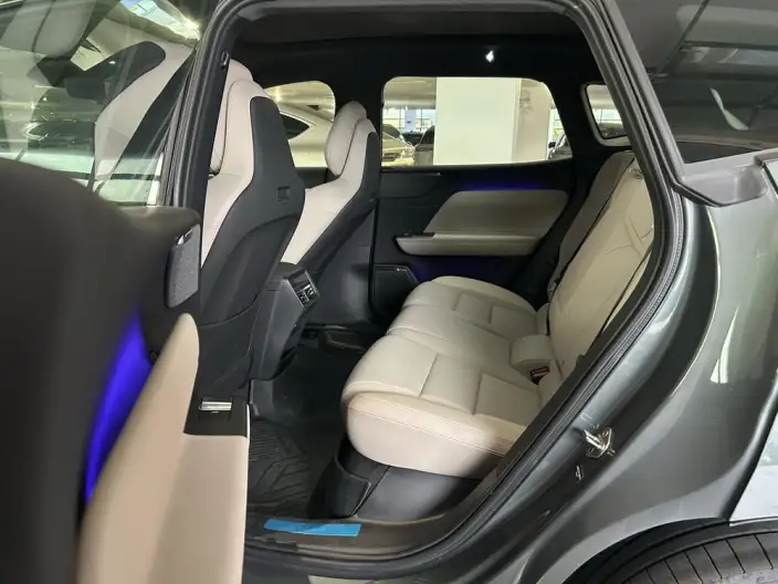 Volvo XC70 2026 Model 2WD Long Battery Life Pro Core – фото 10