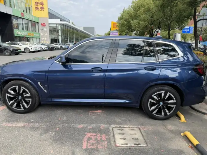 BMW iX3 2022 Model Leading Model – фото 3