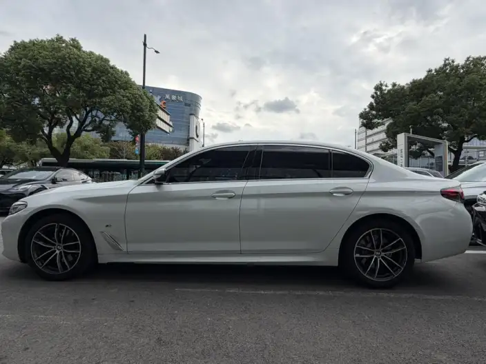 BMW 5 Series 2021 Model Facelift 525Li M Sports Set – фото 3