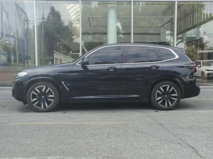 BMW iX3 2022 Model Leading Model – фото 3