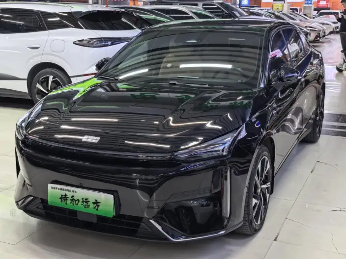 Geely Galaxy L6 2023 Model 1.5T DHT 125km Galaxy – фото 1