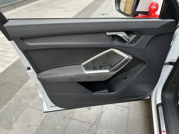 AUDI Q3 2023 Model 35 TFSI Fashion Dynamic Model 1.5T – фото 9