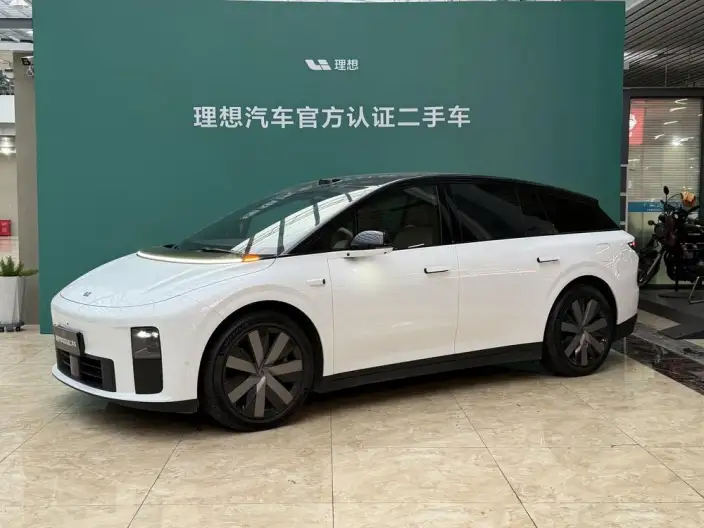Li Auto i6 2025 Model 4WD Standard Edition – фото 1