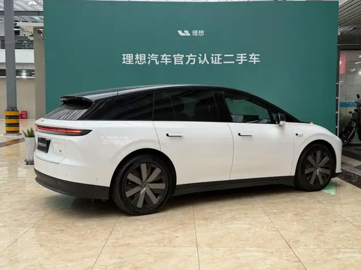 Li Auto i6 2025 Model 4WD Standard Edition – фото 4