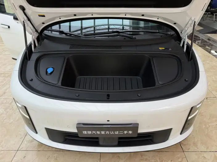 Li Auto i6 2025 Model 4WD Standard Edition – фото 6