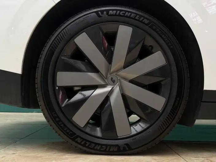 Li Auto i6 2025 Model 4WD Standard Edition – фото 10