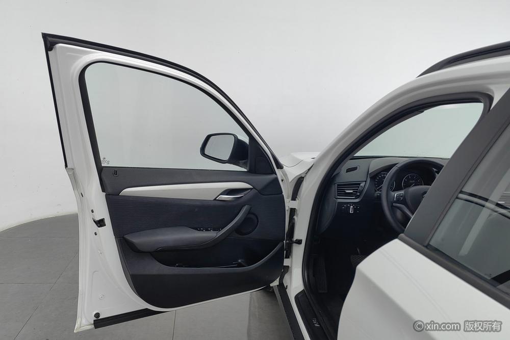 BMW X1 2014 sDrive18i Fashion – фото 21