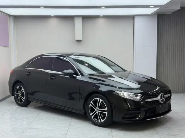 Mercedes-Benz A-class 2022 Model Facelift A 180 L Sports sedan – фото 3