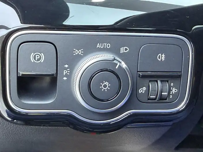 Mercedes-Benz A-class 2022 Model Facelift A 180 L Sports sedan – фото 9