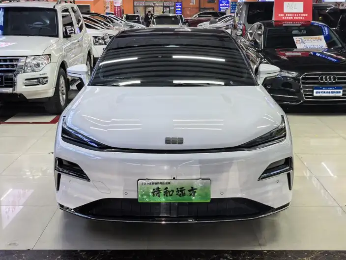 Geely Galaxy E8 PHEV 2025 Model 130km EM-i Exclusive Edition – фото 2