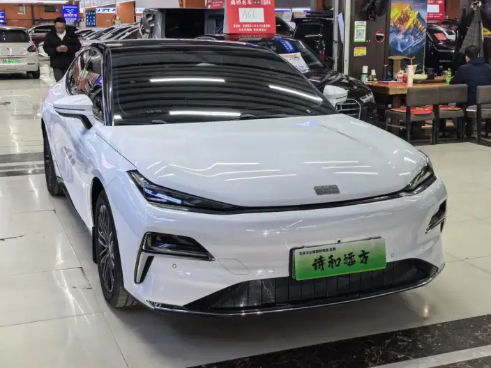 Geely Galaxy E8 PHEV 2025 Model 130km EM-i Exclusive Edition – фото 3