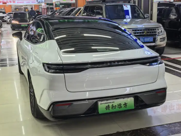 Geely Galaxy E8 PHEV 2025 Model 130km EM-i Exclusive Edition – фото 4