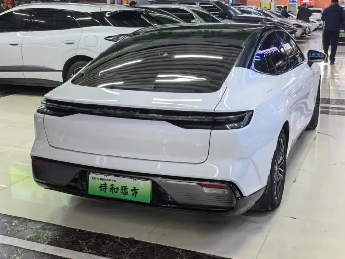 Geely Galaxy E8 PHEV 2025 Model 130km EM-i Exclusive Edition – фото 6