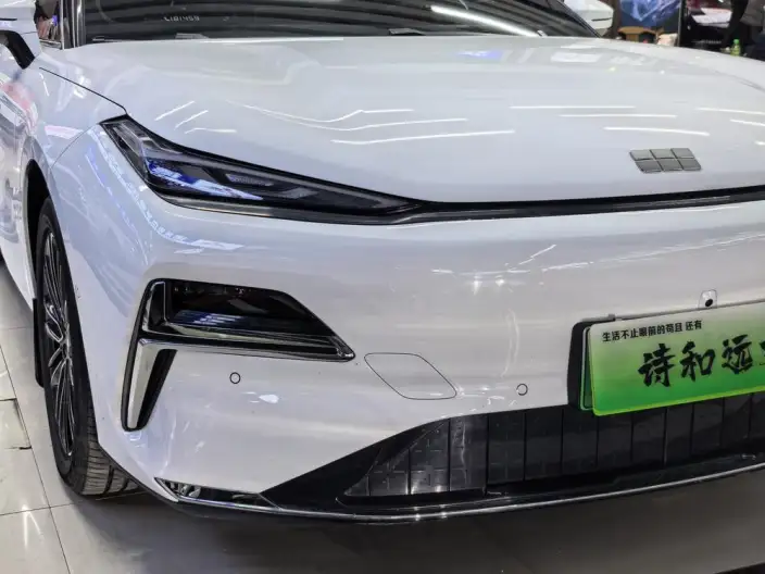Geely Galaxy E8 PHEV 2025 Model 130km EM-i Exclusive Edition – фото 8