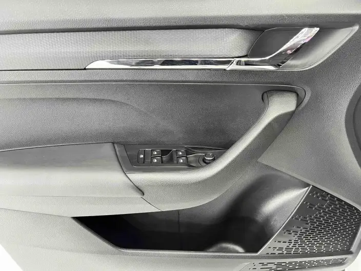 Skoda Kamiq 2023 Model Facelift 1.5L Automatic Comfort Edition – фото 9