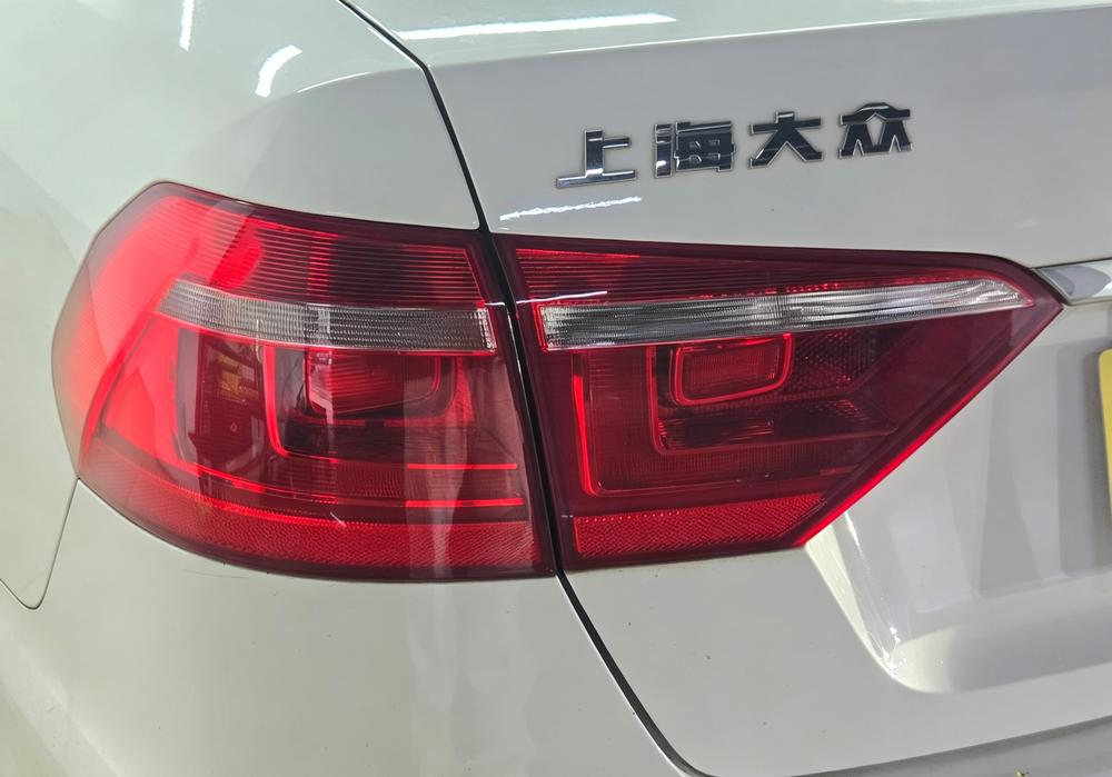 Volkswagen Lavida 2013 Classic Facelift 1.6L Automatic Comfort – фото 13