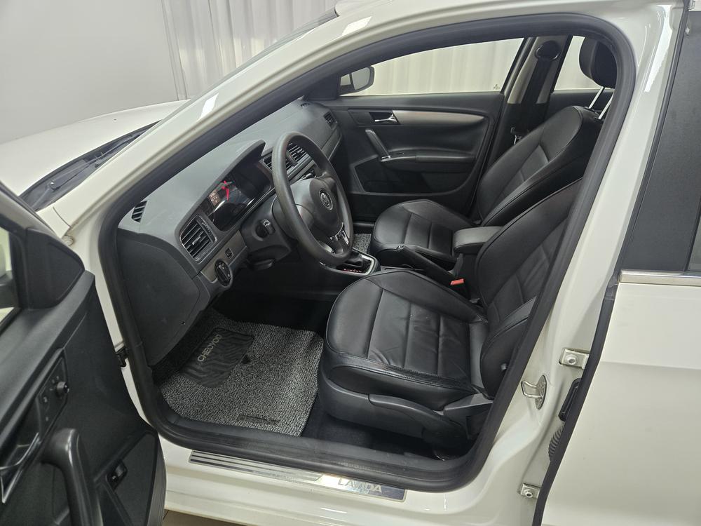 Volkswagen Lavida 2013 Classic Facelift 1.6L Automatic Comfort – фото 17