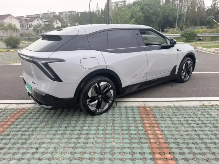 HiPhi HiPhi Y 2023 Model 560km Elite Edition – фото 5