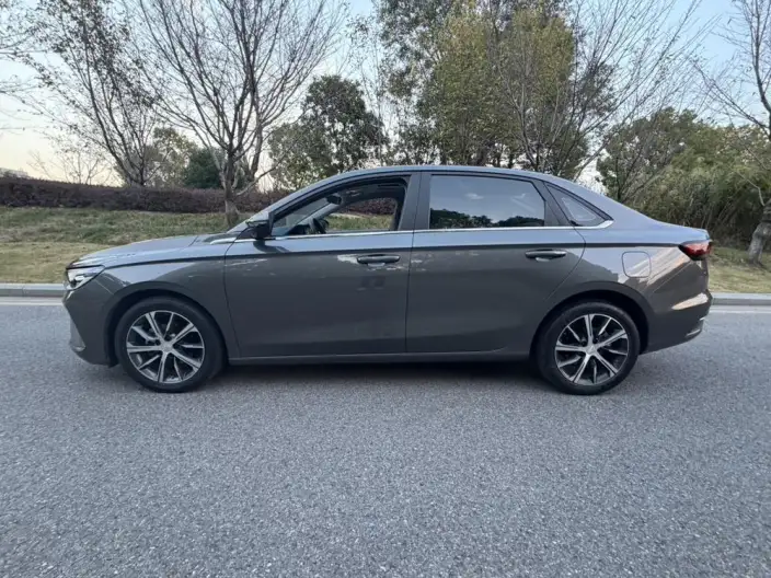 Geely Emgrand 2023 Model No. 4 Gen Champion Edition 1.5L CVT Flagship Model – фото 3