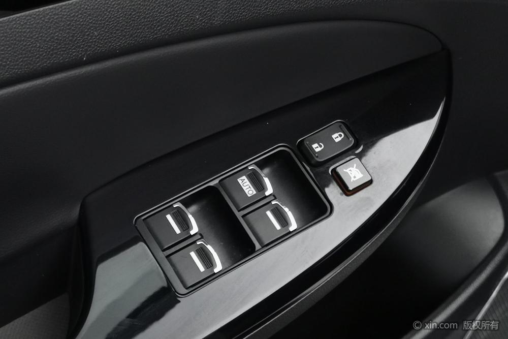 Surui 2014 1.5L Manual Luxury – фото 23