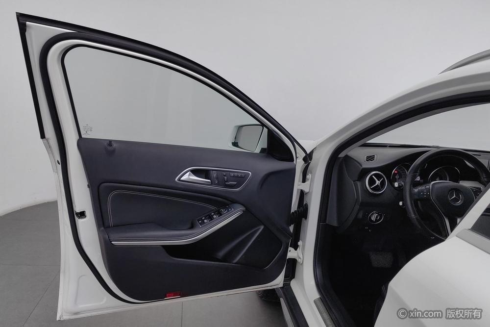 Mercedes-Benz GLA 2015 GLA 200 Dynamic – фото 22