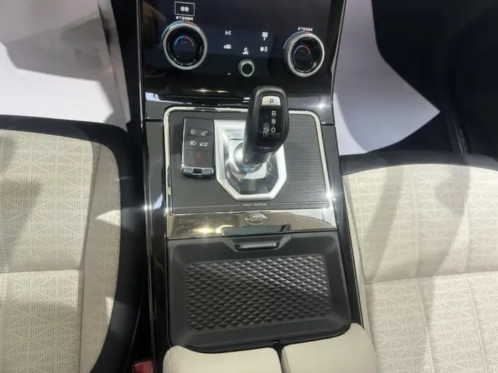 Range Rover Evoque 2021 Model Aurora L 249PS R-Dynamic First Edition First Edition Edition – фото 3