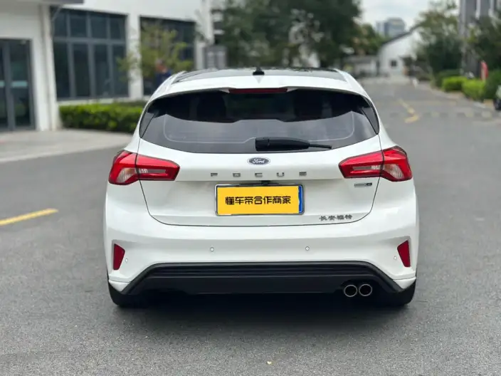 Ford Focus 2021 Model Hatchback EcoBoost 180 Automatic ST Line – фото 5