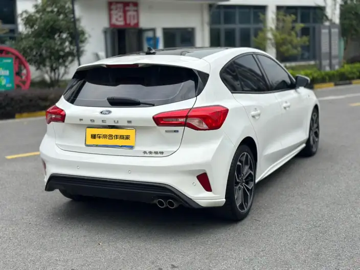 Ford Focus 2021 Model Hatchback EcoBoost 180 Automatic ST Line – фото 6